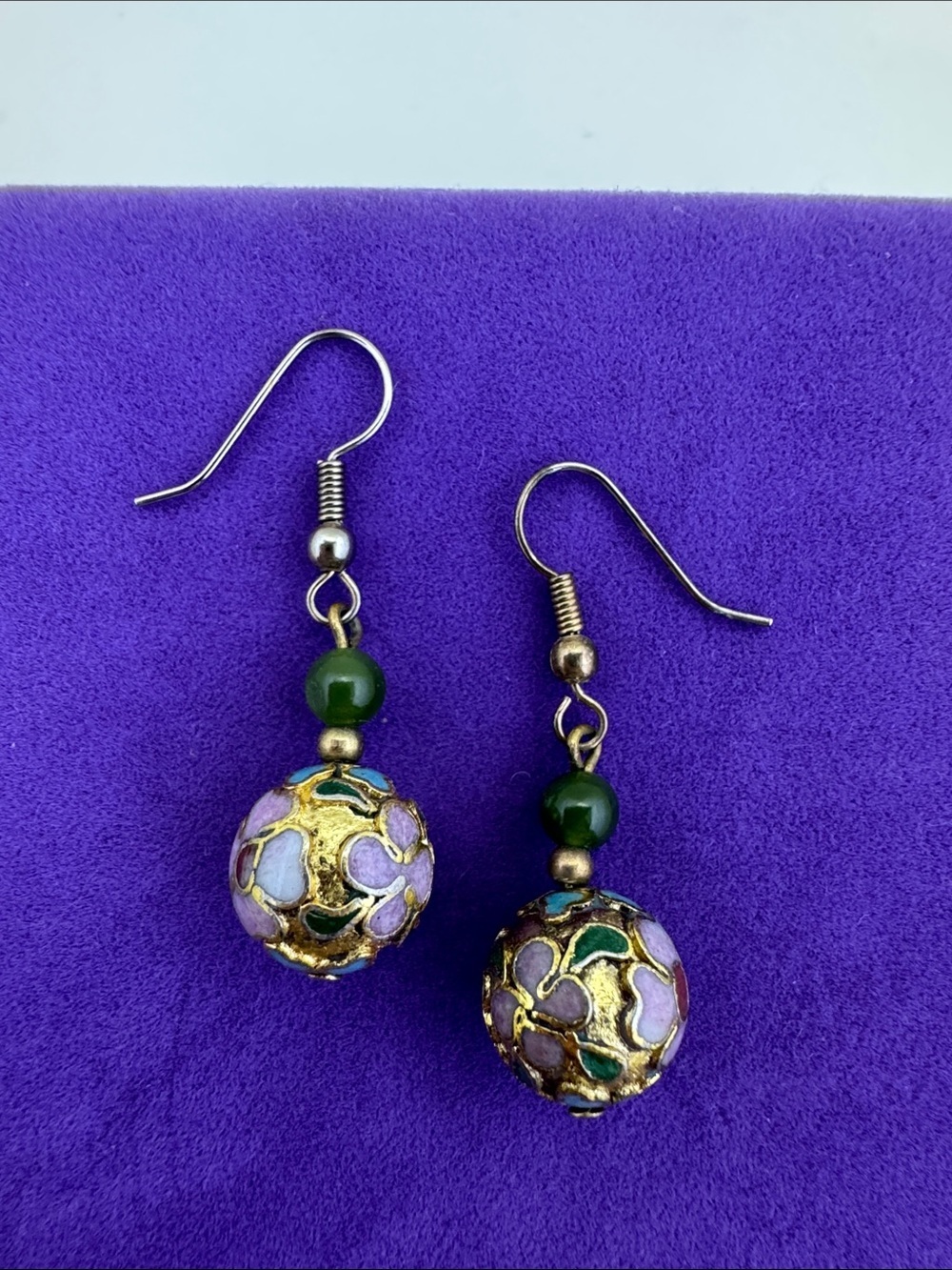 💛 Vintage Gold-Tone Cloisonné Lilac & Green Jade Drop Earrings